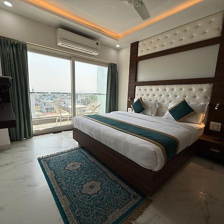Hotel 7 Heaven Dehradun Buitenkant foto