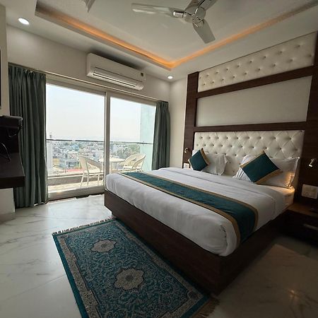 Hotel 7 Heaven Dehradun Buitenkant foto
