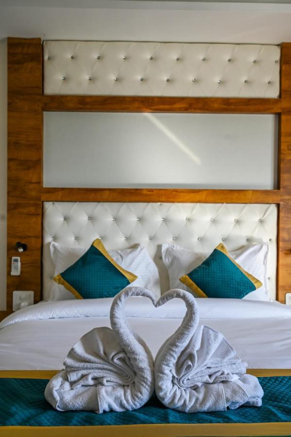 Hotel 7 Heaven Dehradun Buitenkant foto
