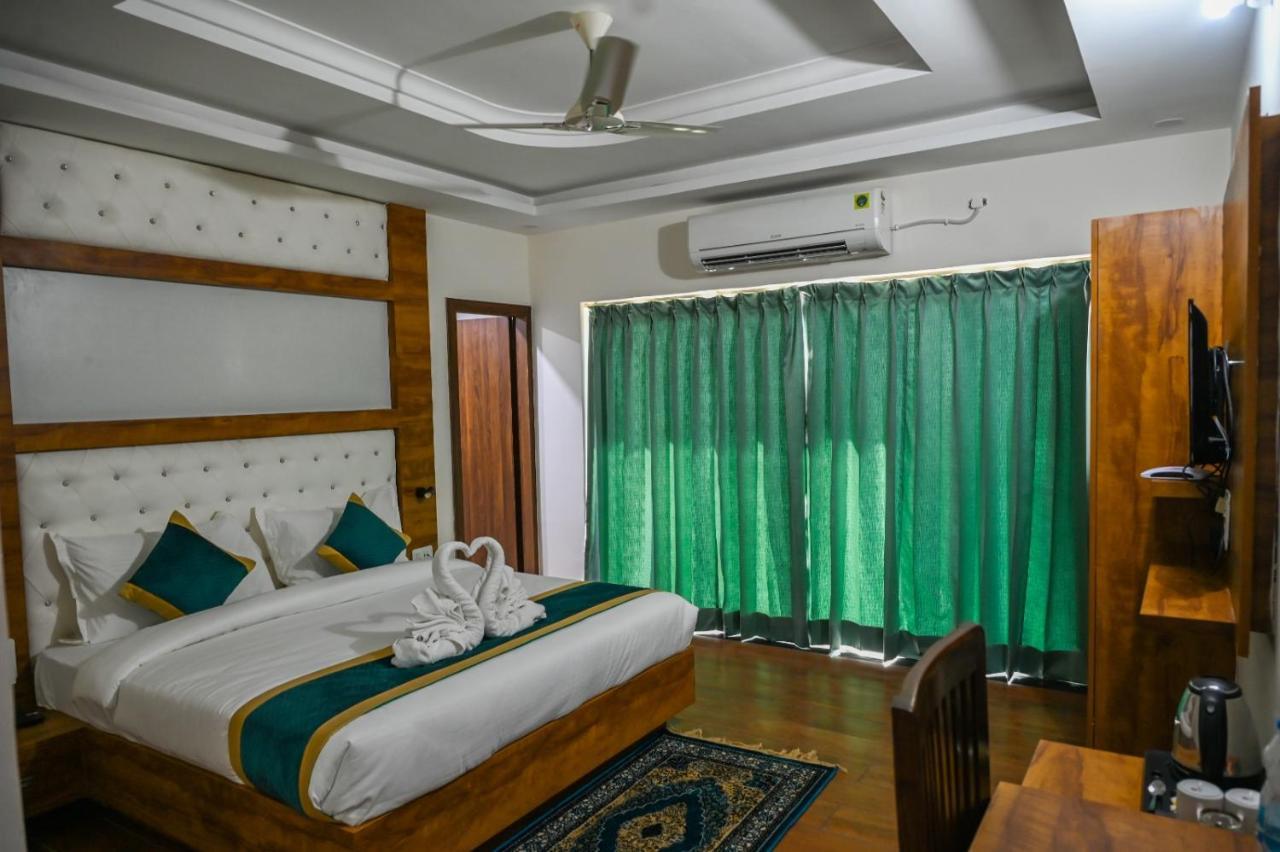 Hotel 7 Heaven Dehradun Buitenkant foto