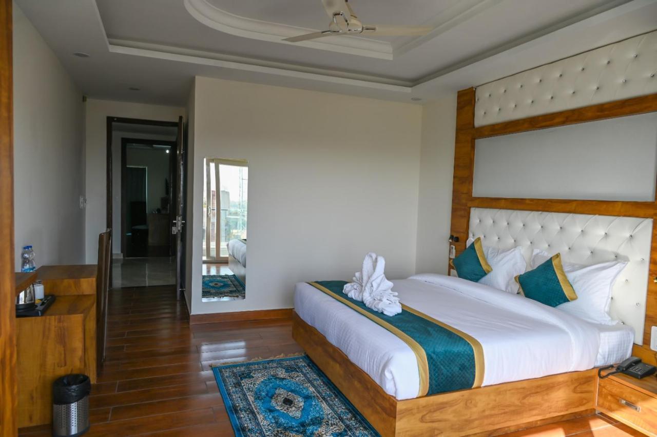 Hotel 7 Heaven Dehradun Buitenkant foto