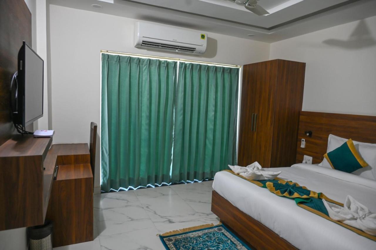 Hotel 7 Heaven Dehradun Buitenkant foto