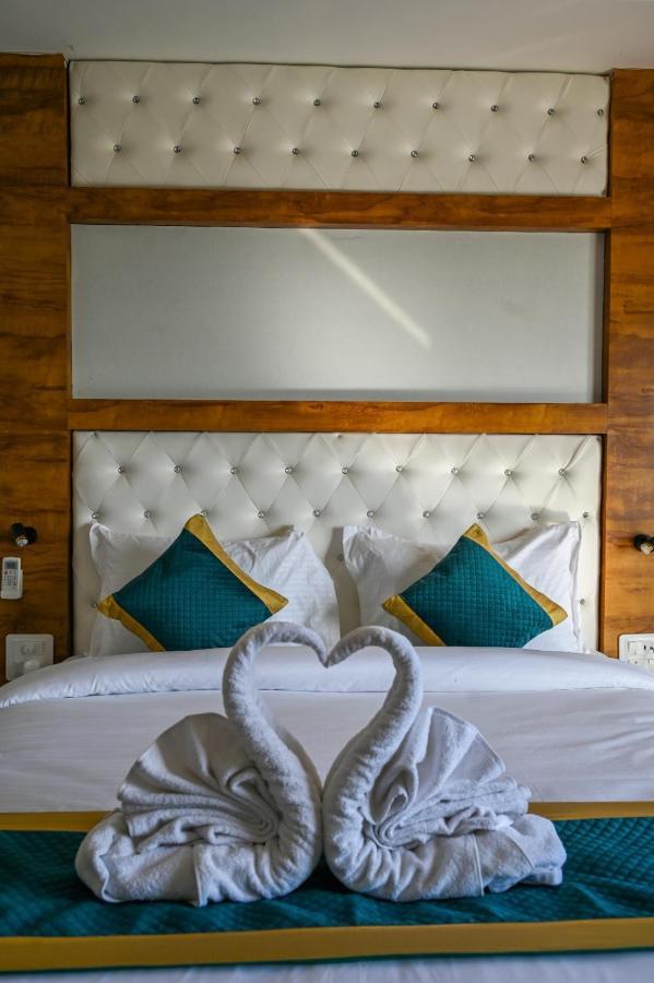 Hotel 7 Heaven Dehradun Buitenkant foto