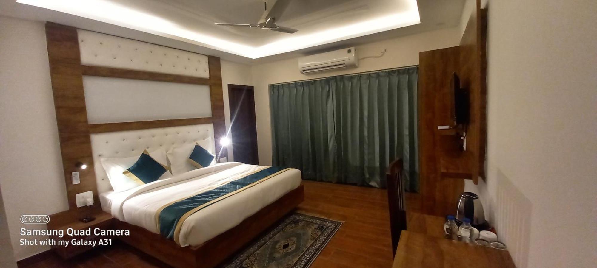 Hotel 7 Heaven Dehradun Buitenkant foto