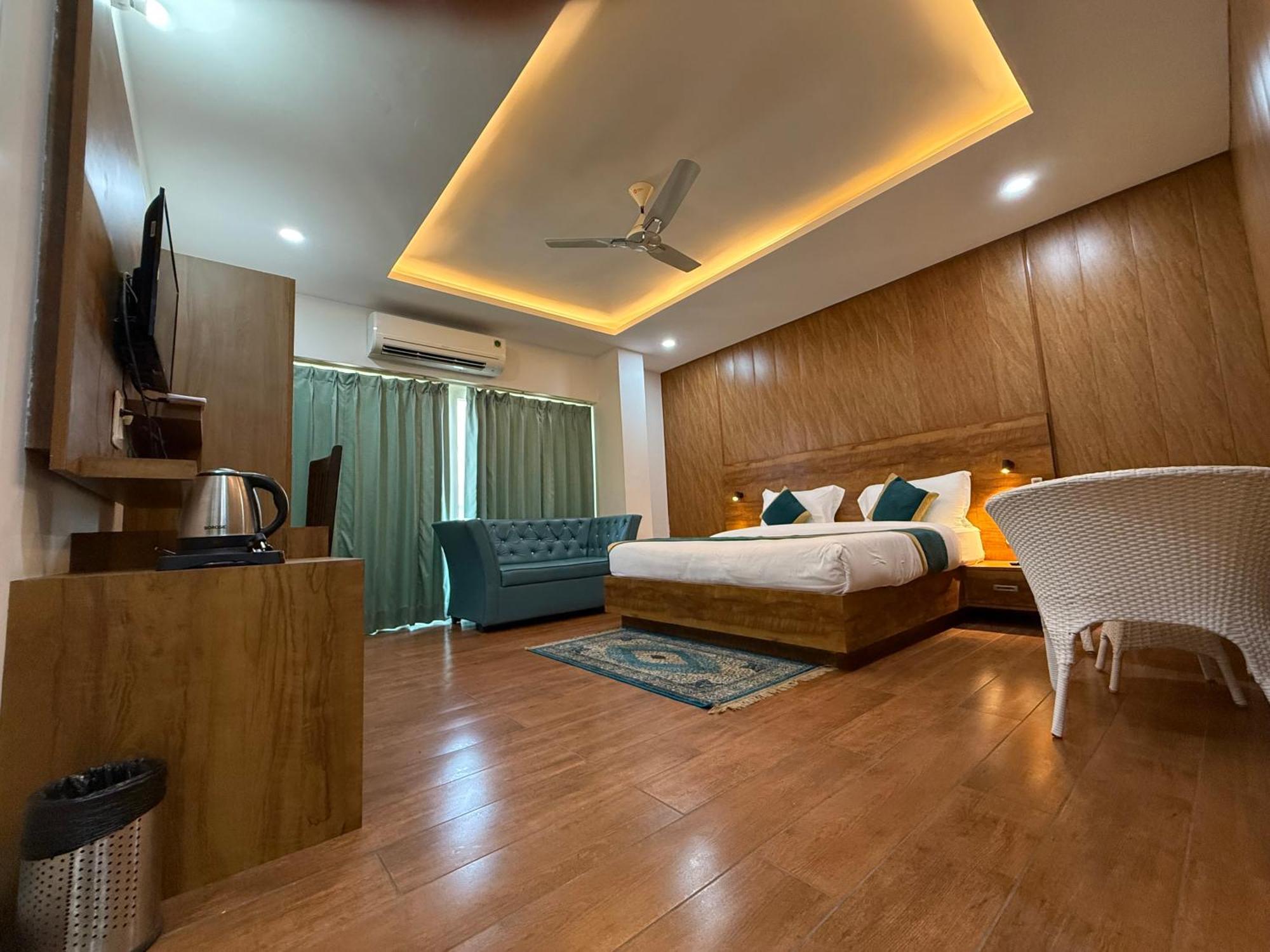 Hotel 7 Heaven Dehradun Buitenkant foto