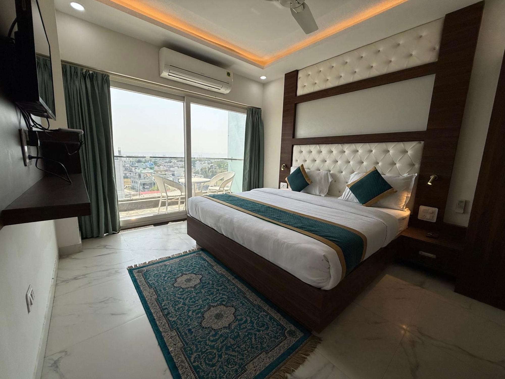 Hotel 7 Heaven Dehradun Buitenkant foto