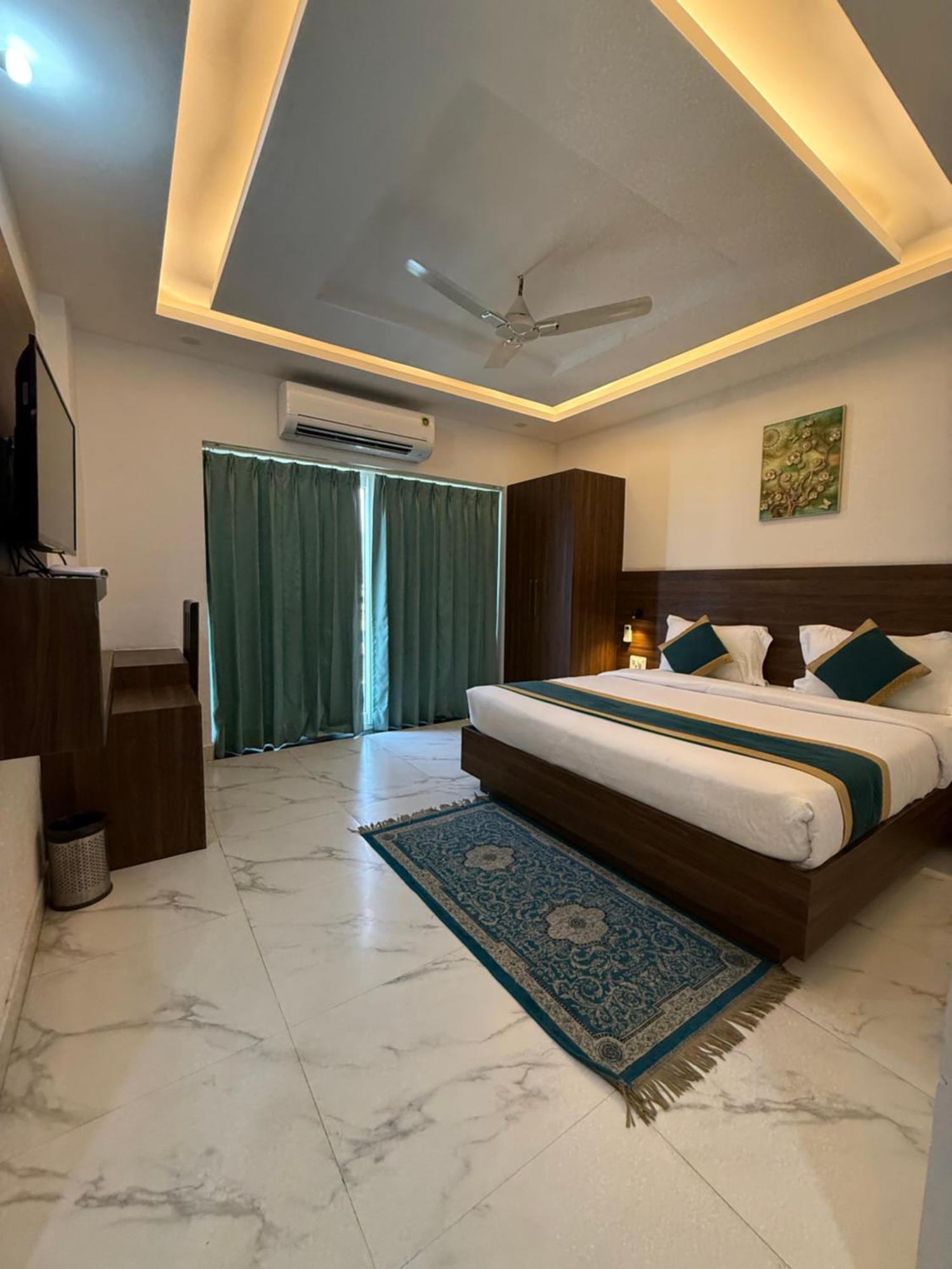Hotel 7 Heaven Dehradun Buitenkant foto