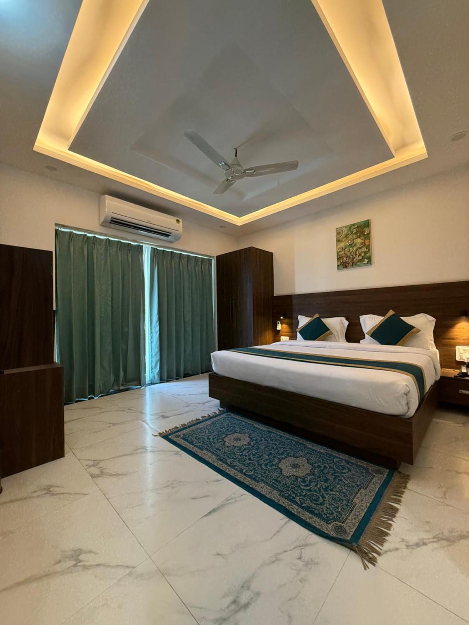 Hotel 7 Heaven Dehradun Buitenkant foto